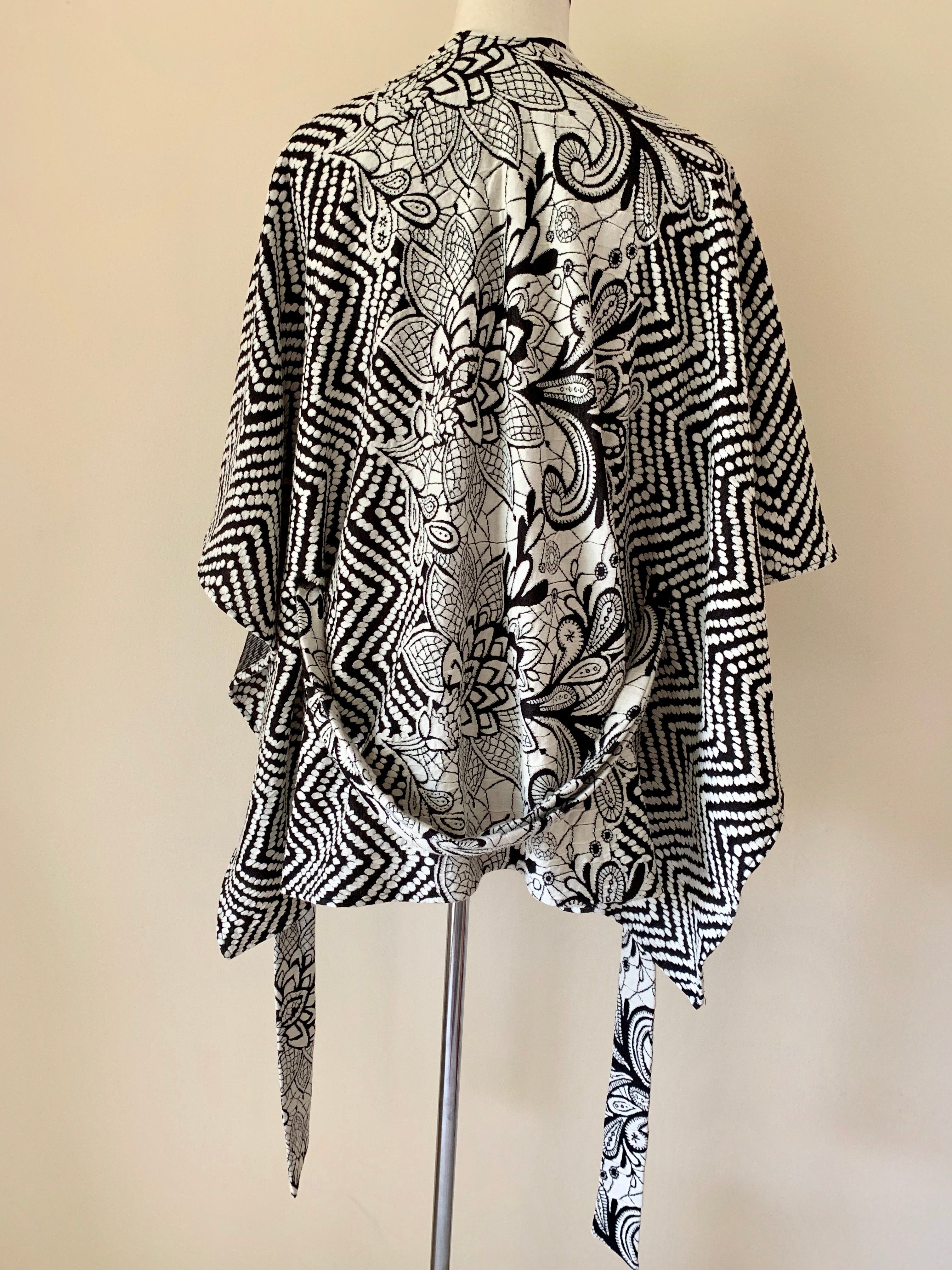 Black & white zig zag cape