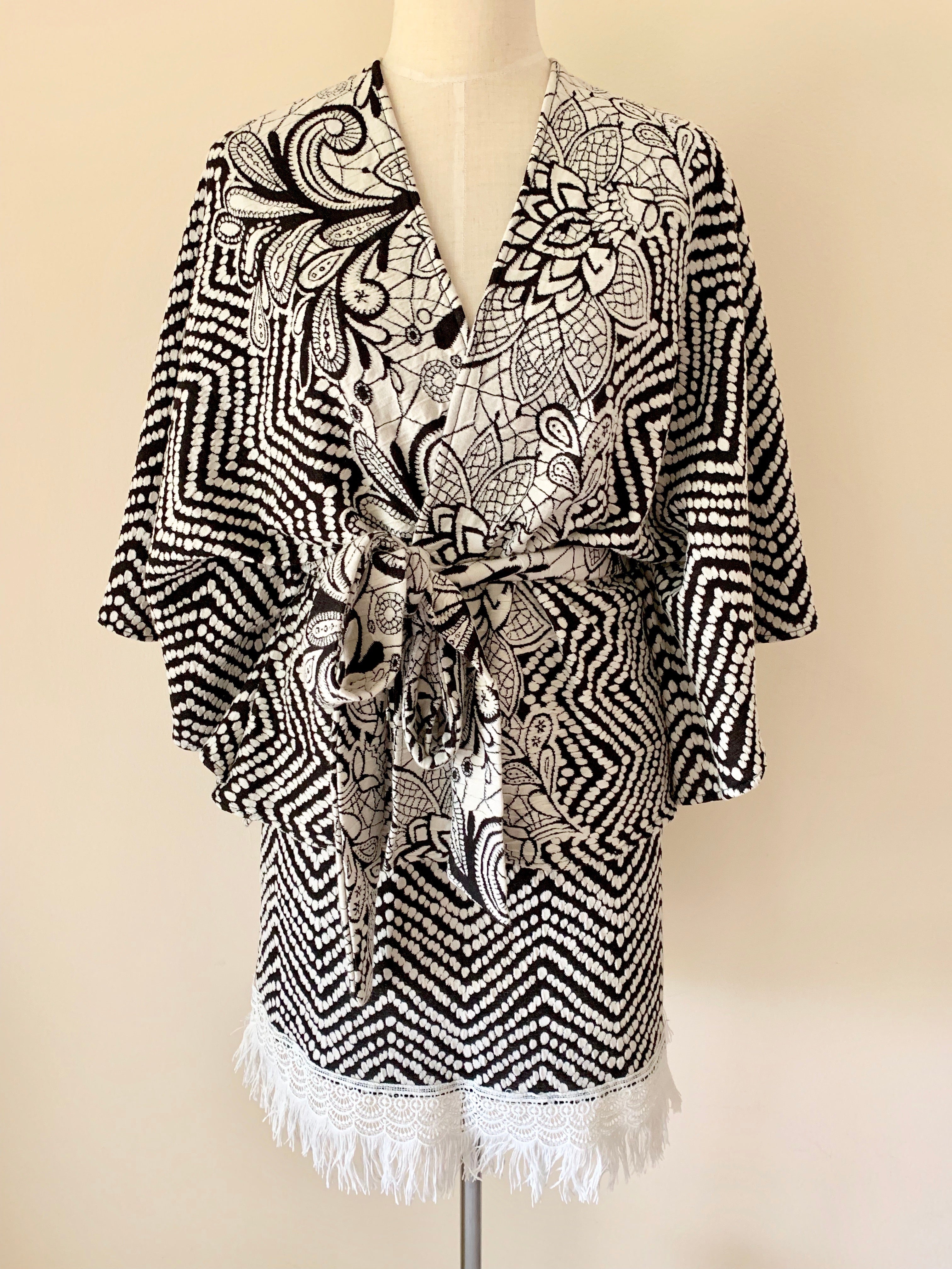 Black & white zig zag cape