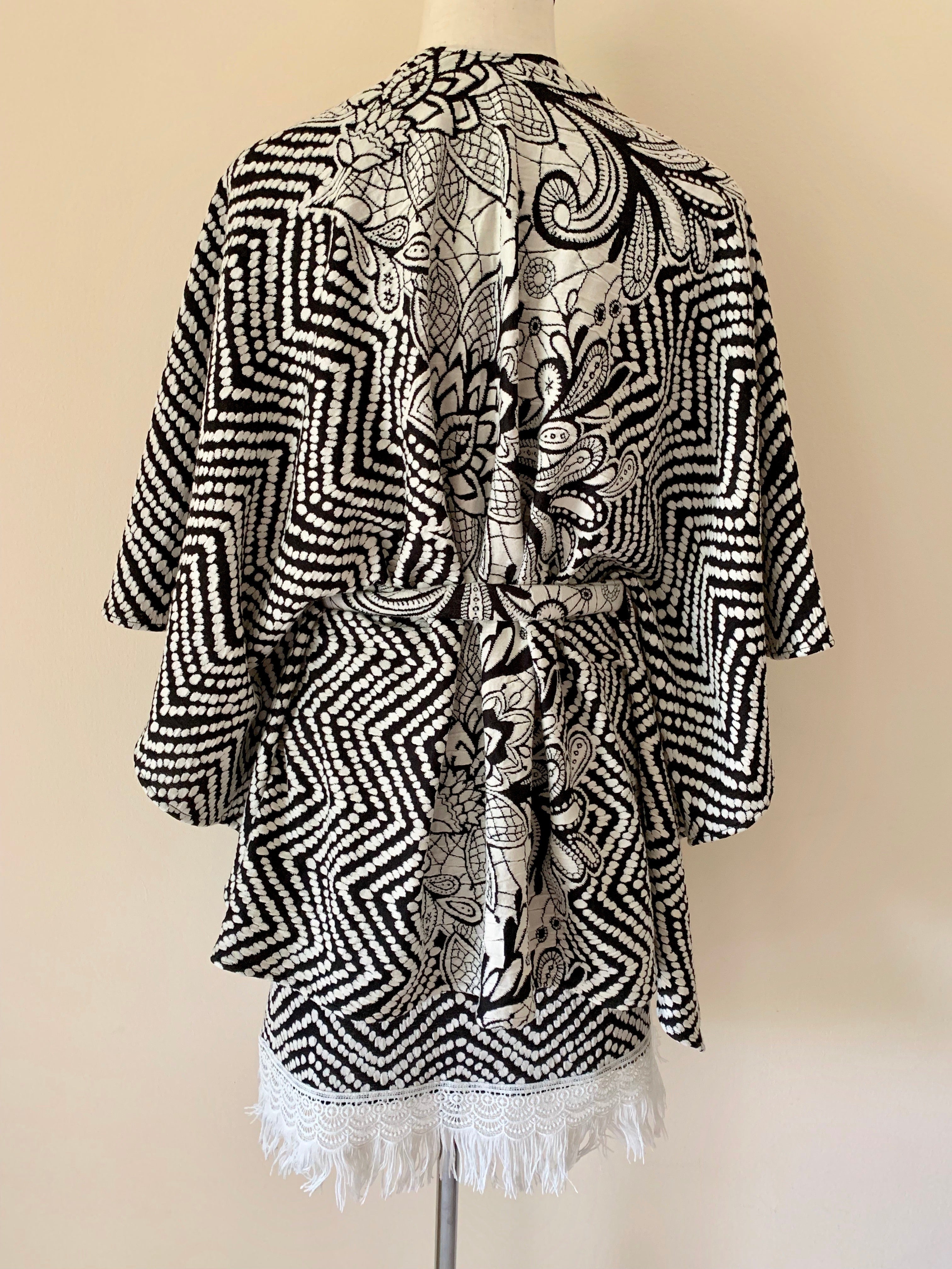 Black & white zig zag cape