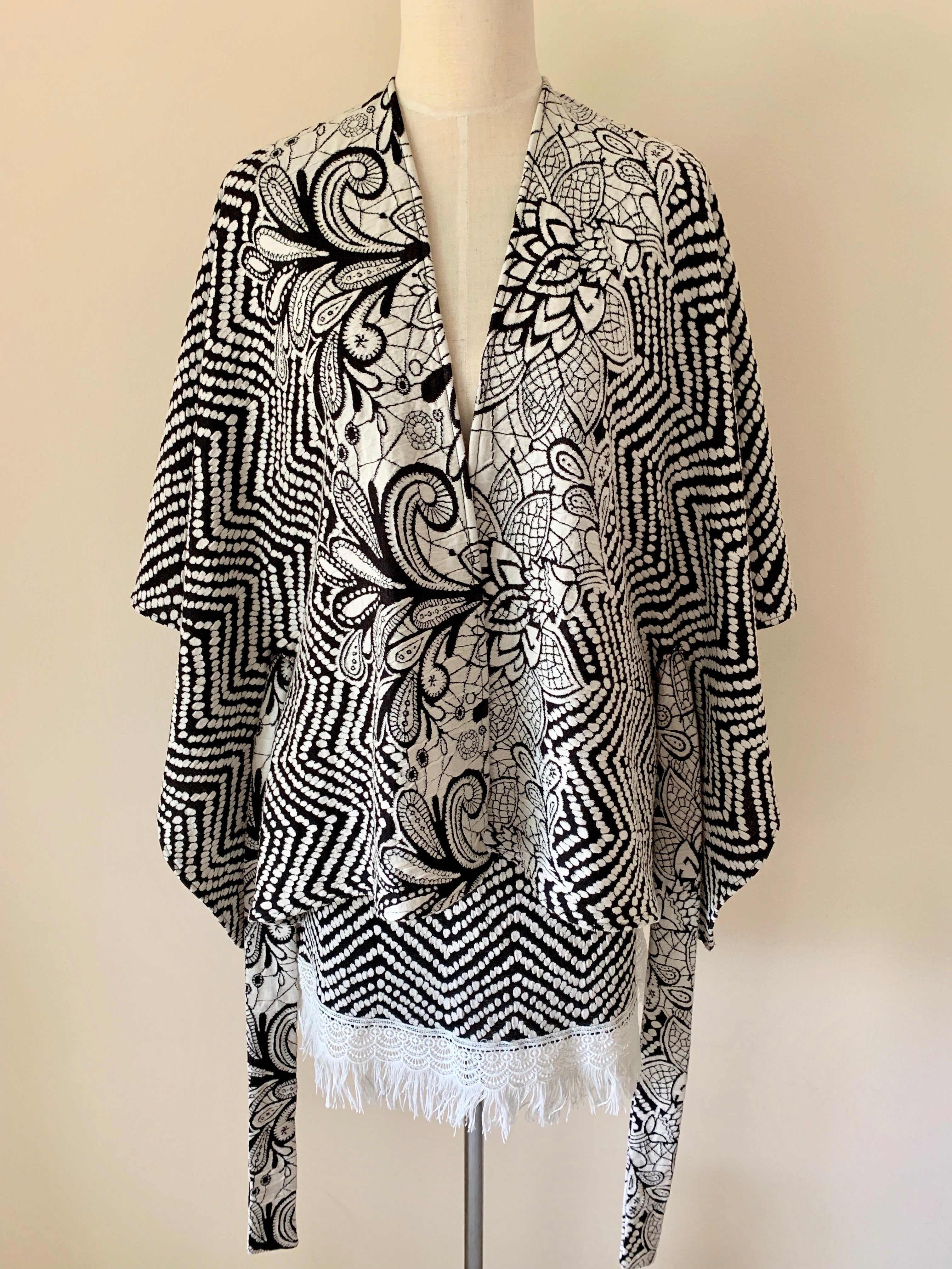 Black & white zig zag cape