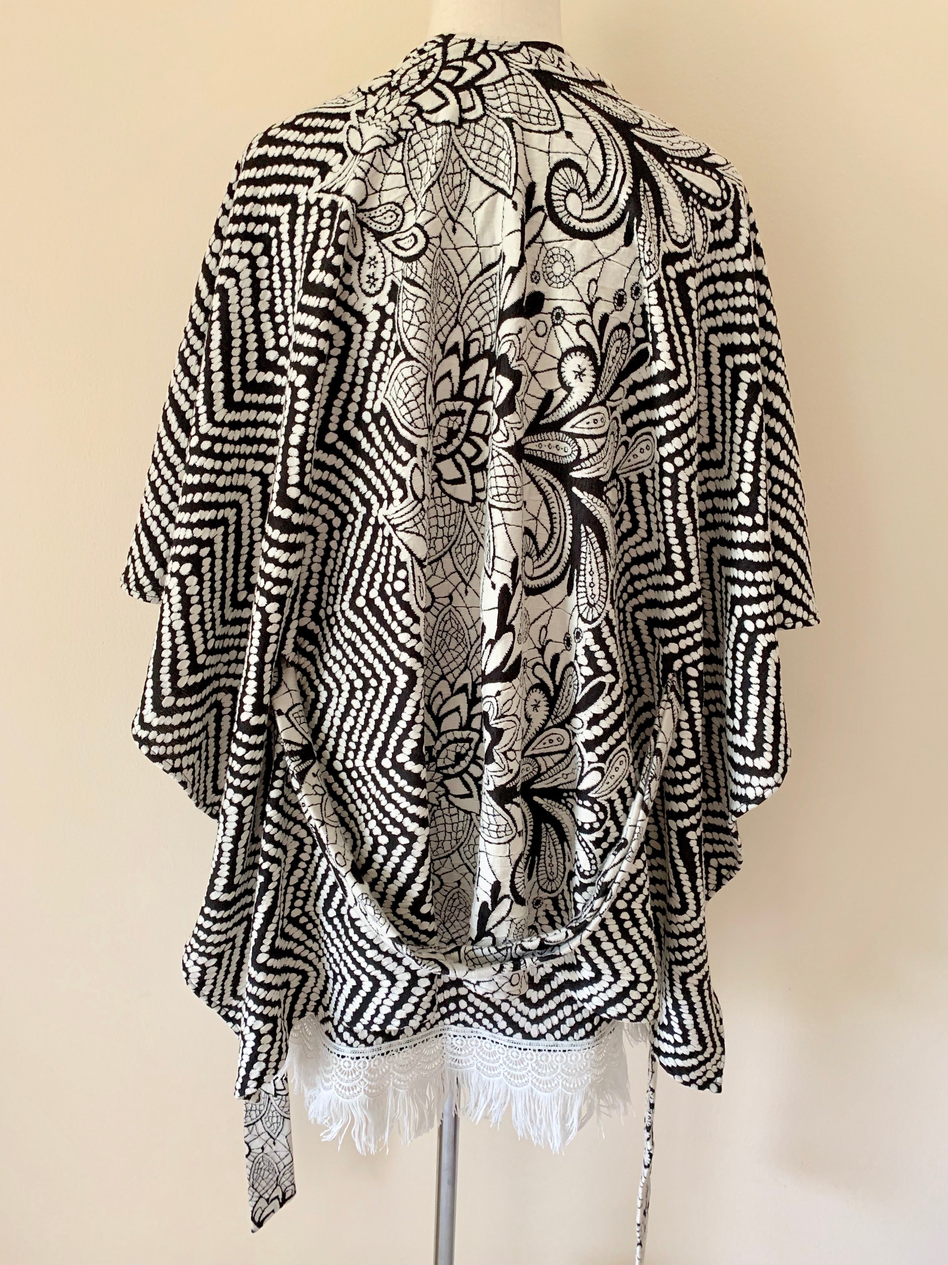 Black & white zig zag cape