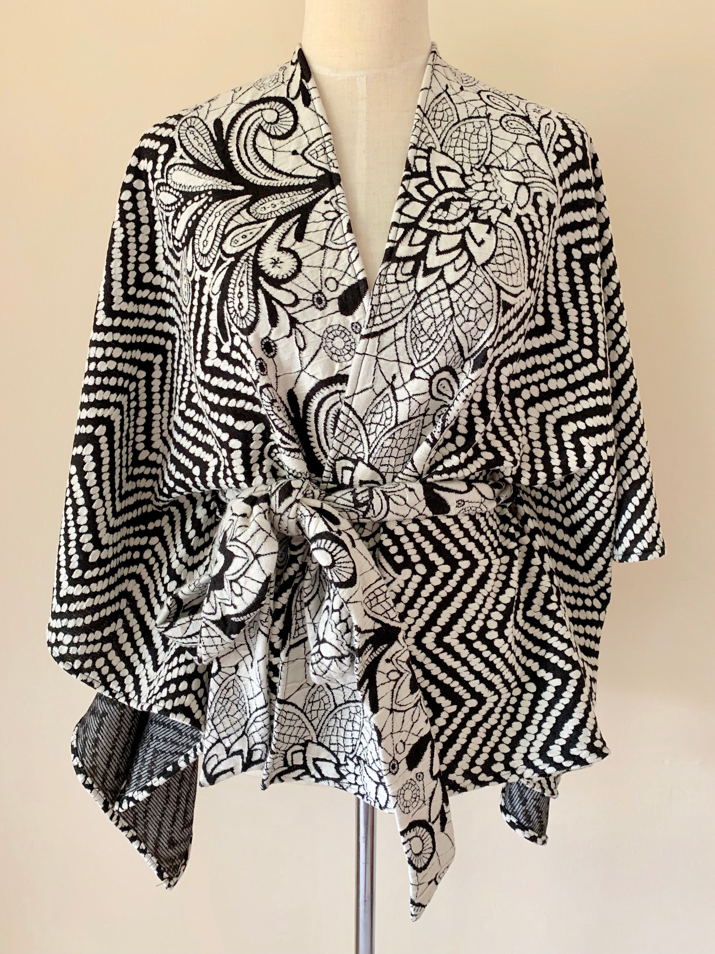 Black & white zig zag cape