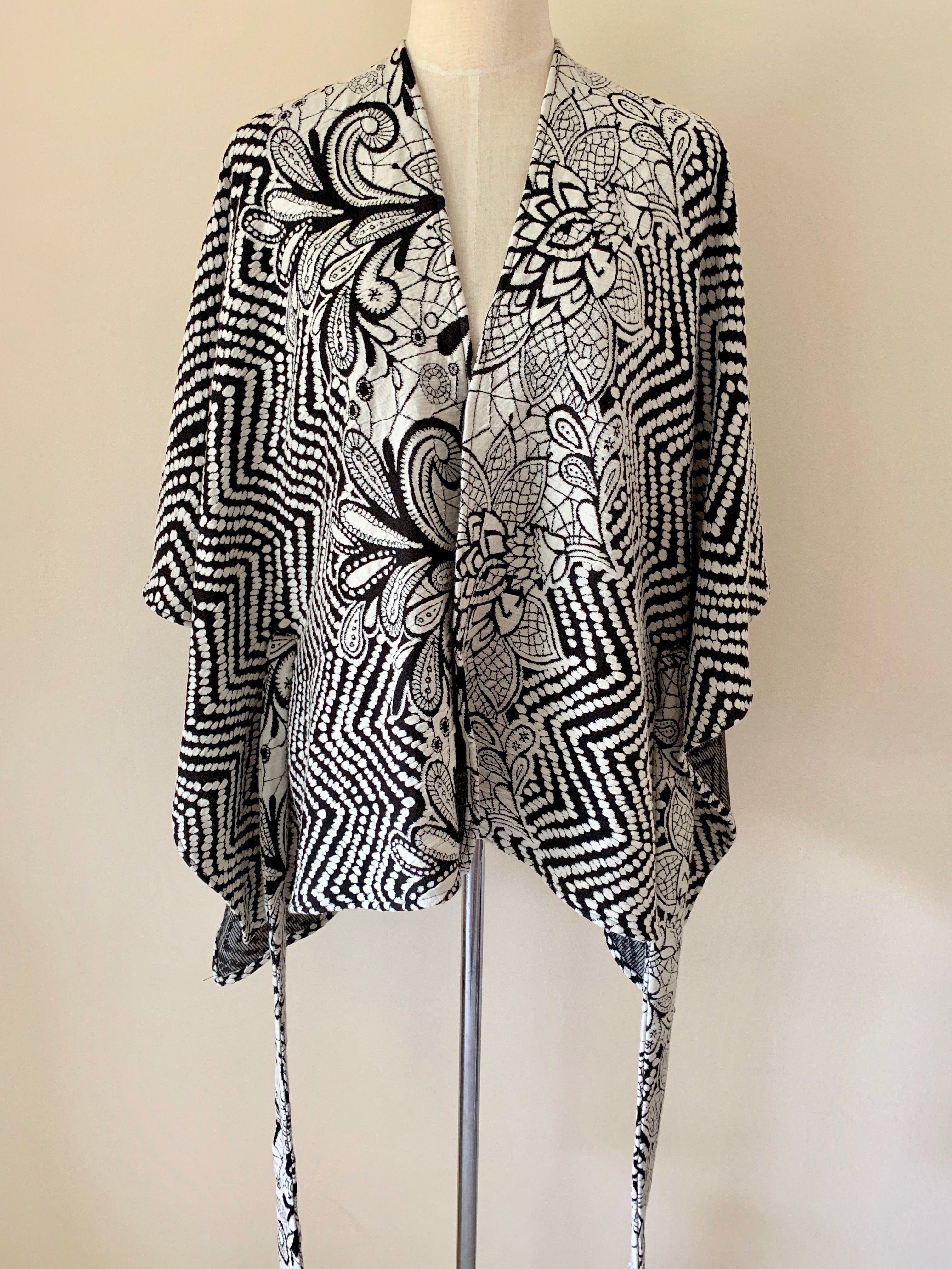 Black & white zig zag cape